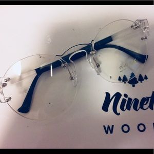 Oversized Round Rimless Clear Leans